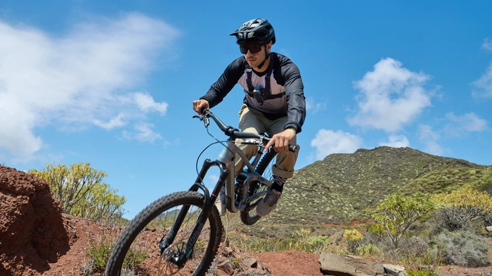 X5's large FOV and replaceable lenses make it great for mountain biking
