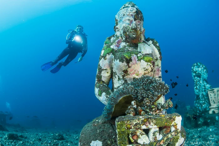 woman scuba diving statue